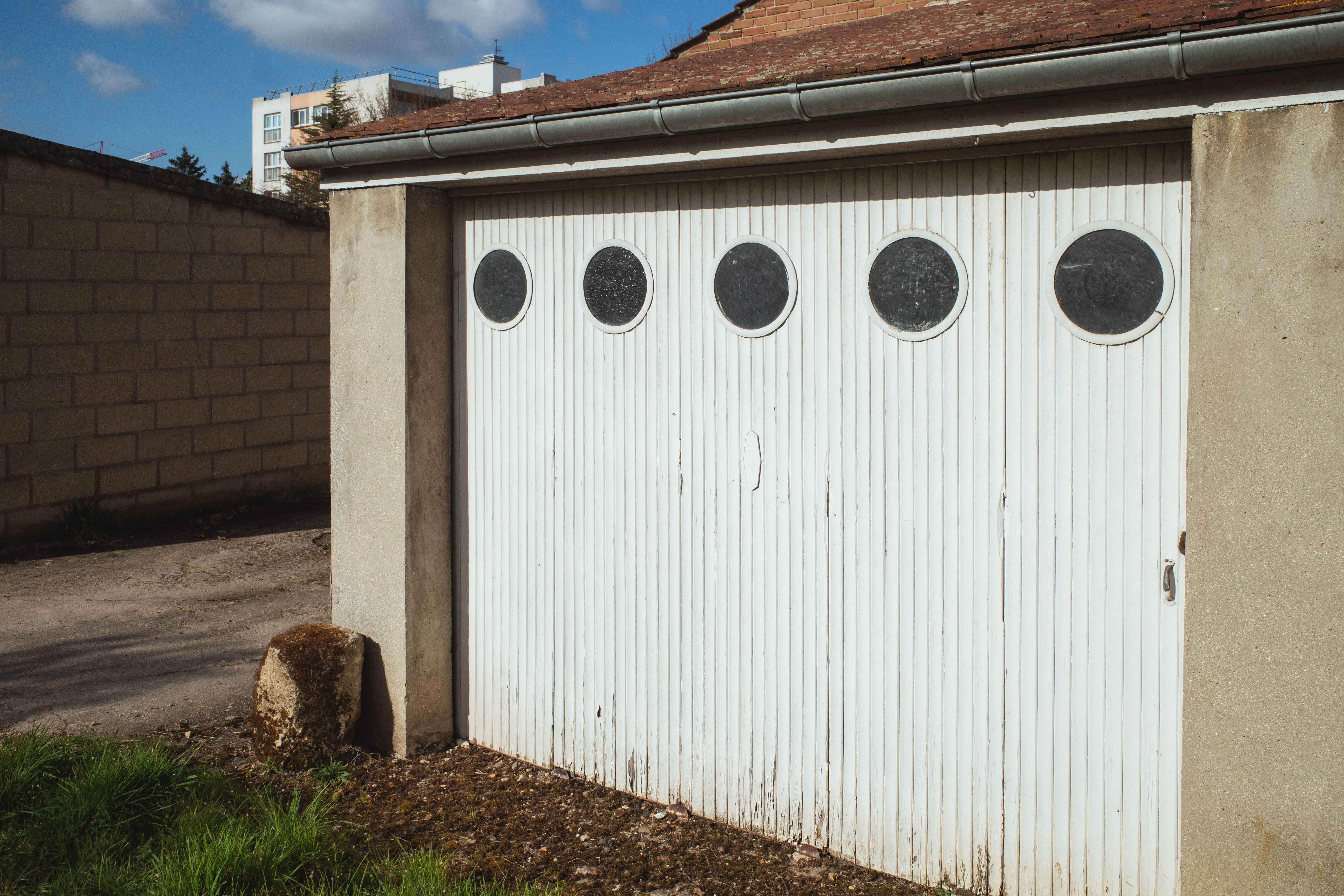Residential garage door in Blue Springs